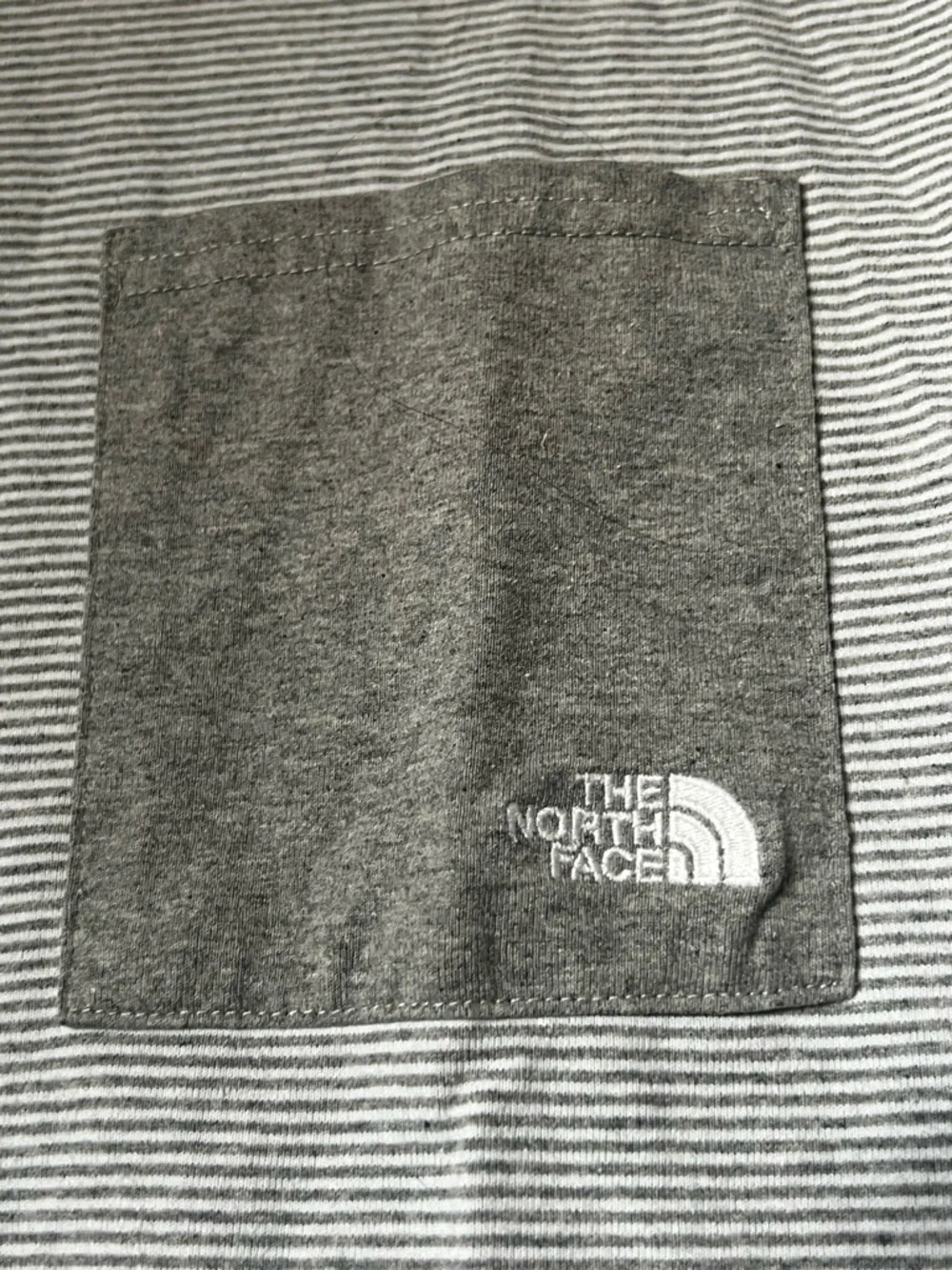 The North Face Striped Pocket Tee Gray White Short Sleeve Shirt Women’s XL - Picture 2 of 3